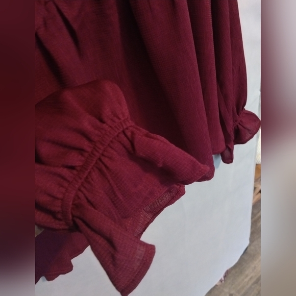 🍁🆕Andree By Unit Wine Ruffled Top - Picture 3 of 6